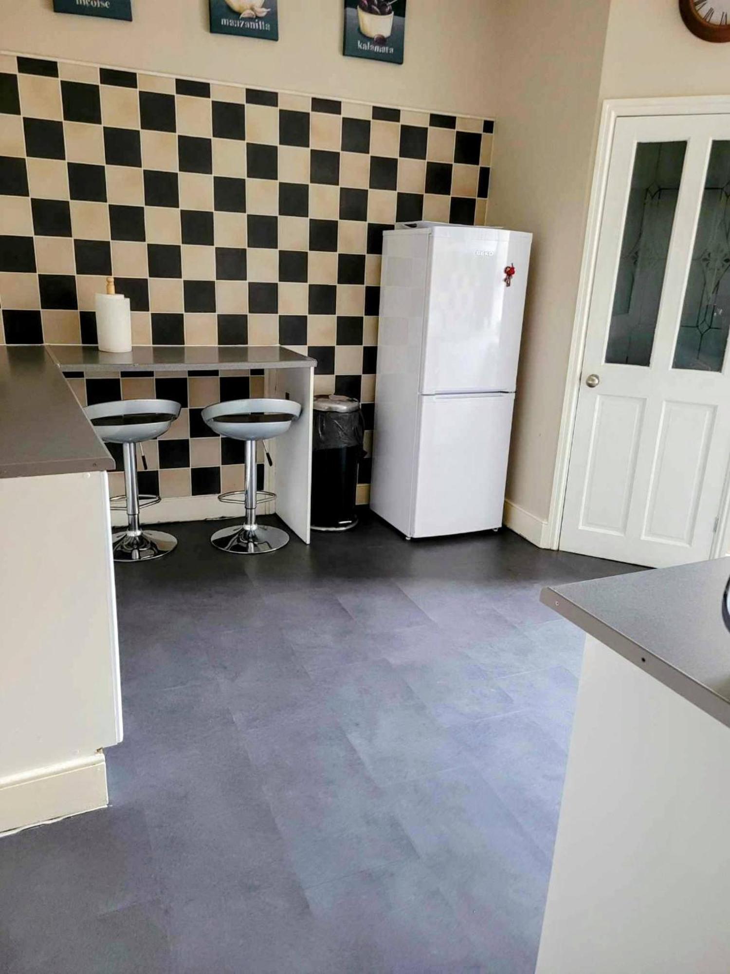Huge 4 Bed Apt - Perfect Base To Explore The Borders Джедбърг Екстериор снимка