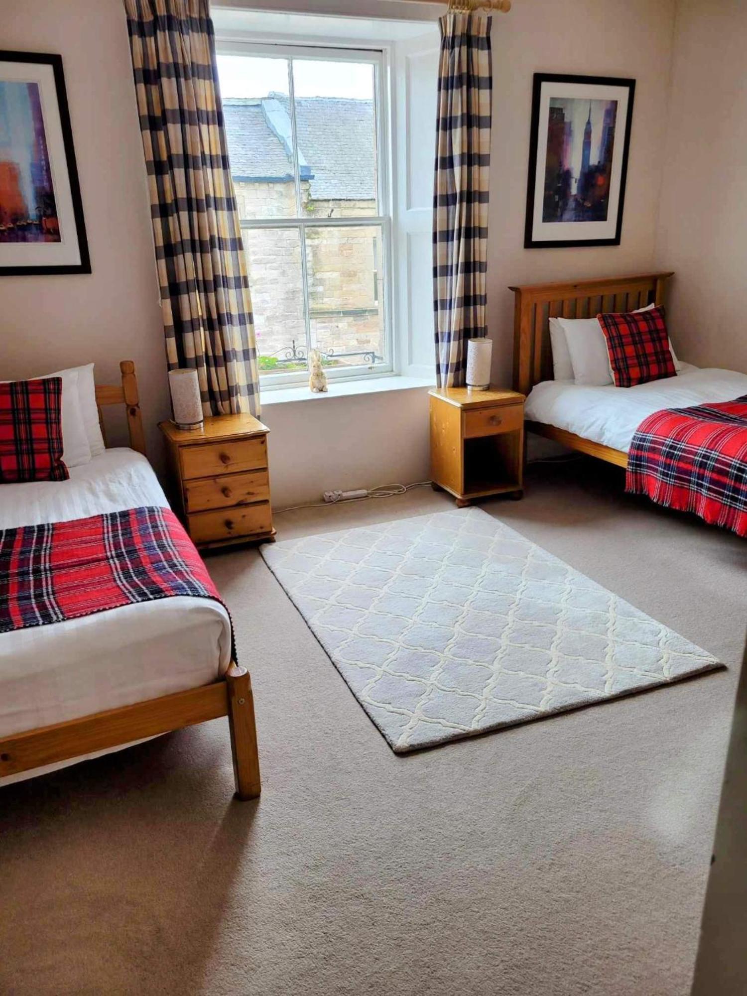 Huge 4 Bed Apt - Perfect Base To Explore The Borders Джедбърг Екстериор снимка